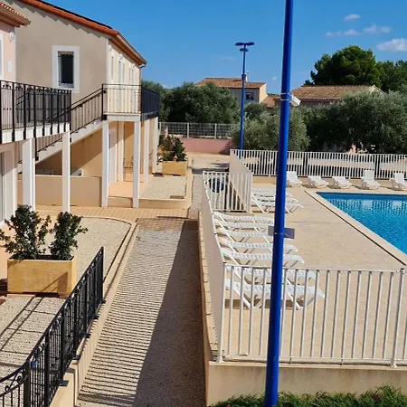 Aparthotel Et La Provence Saint-Mitre-les-Remparts